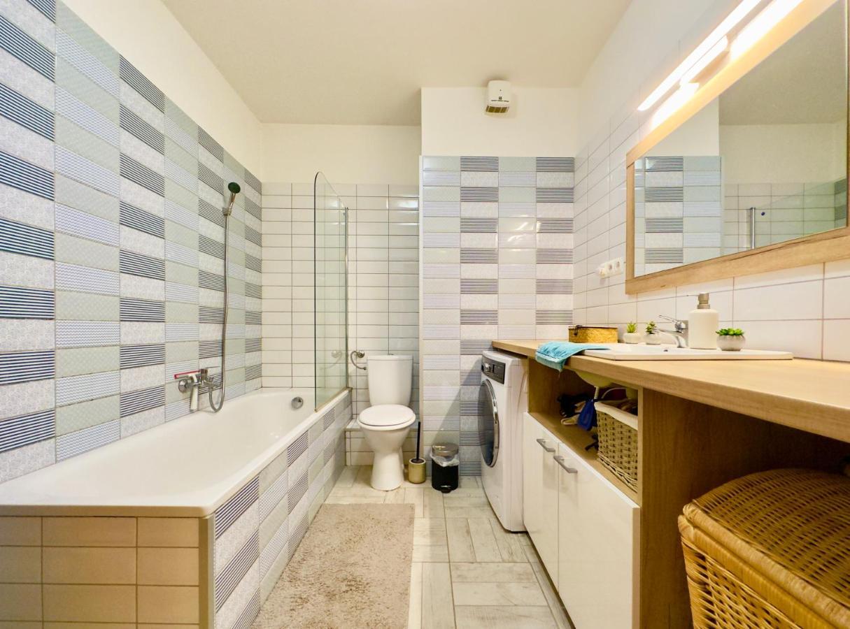 Corvin City Apartment - Free Parking- Budapesta Exterior foto